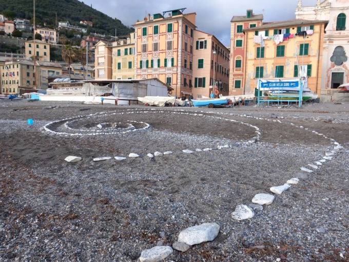 Cerchi sulla spiaggia di Sori: svelato il mistero