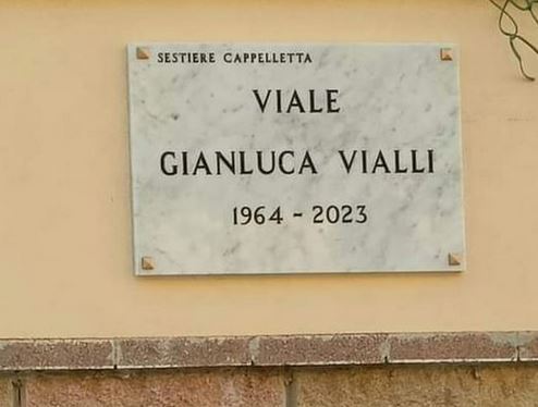 Rapallo, riposizionata targa Vialli corretta