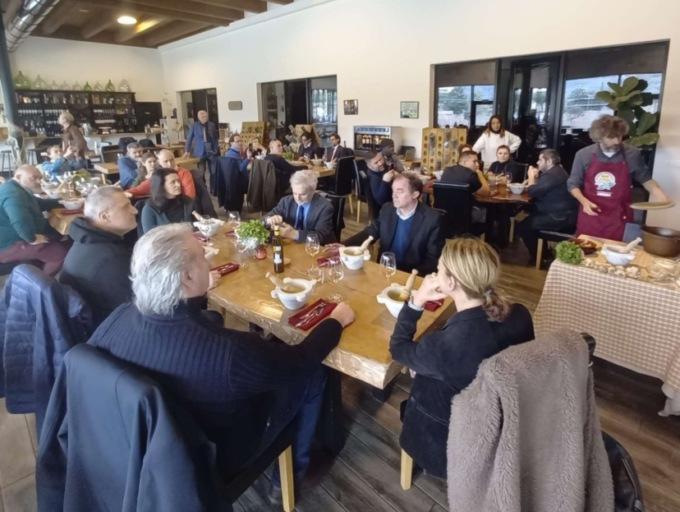 Lo spettacolo esperienziale sul pesto a Sestri Levante
