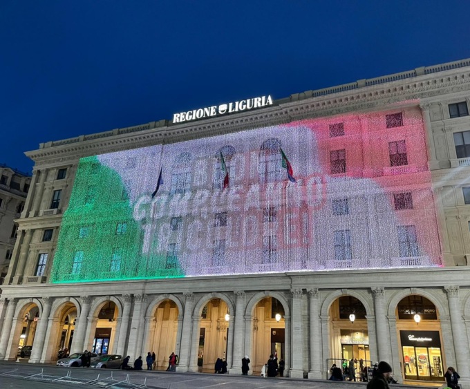 Festa del Tricolore, il palazzo della Regione si accende con i colori della bandiera italiana