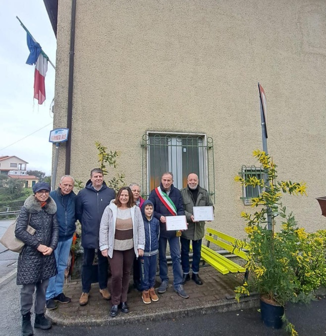 Leivi, inaugurata una panchina gialla contro il bullismo e cyberbullismo