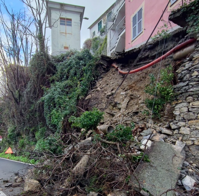 Frana sulla via Aurelia, senso unico alternato a Zoagli