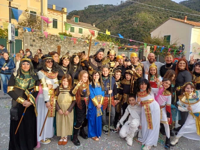 Sfilata dei carri di carnevale a Deiva Marina, vince Moneglia
