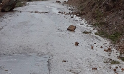 Maltempo, caduti alcuni massi a Caregli