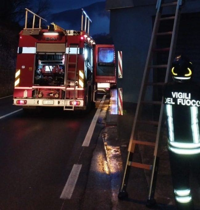 Incendio in un alloggio in ristrutturazione a Carasco