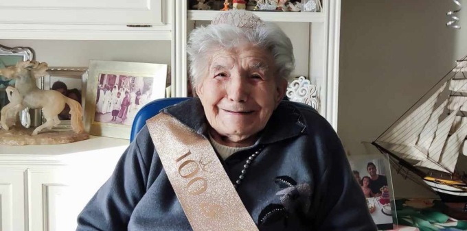 Cento candeline sulla torta per Pasqualina Gotelli