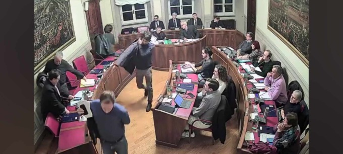 Fuori ordine del giorno sulla beneficenza, opposizione di centrosinistra lascia l’aula