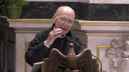 Fra cielo e mare, la camminata in memoria di don Mario Rollando