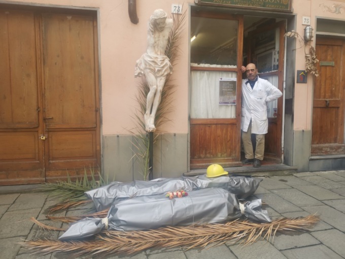 “I morti non contano”, l’installazione di Casoni