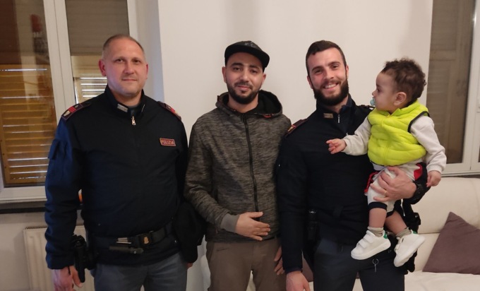 Poliziotti di Chiavari salvano bimbo di 14 mesi