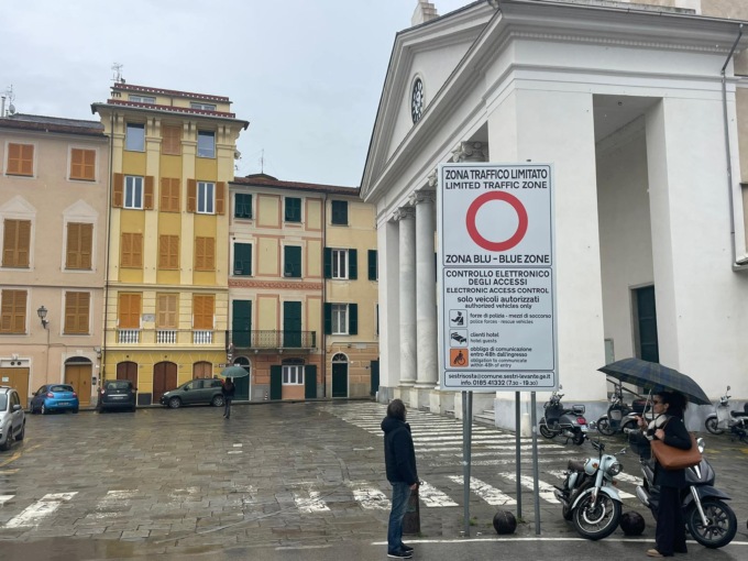 ZTL Baia del Silenzio, posizionato un nuovo cartello bilingue