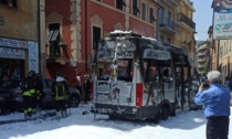 Rapallo, autobus in fiamme in via Mameli