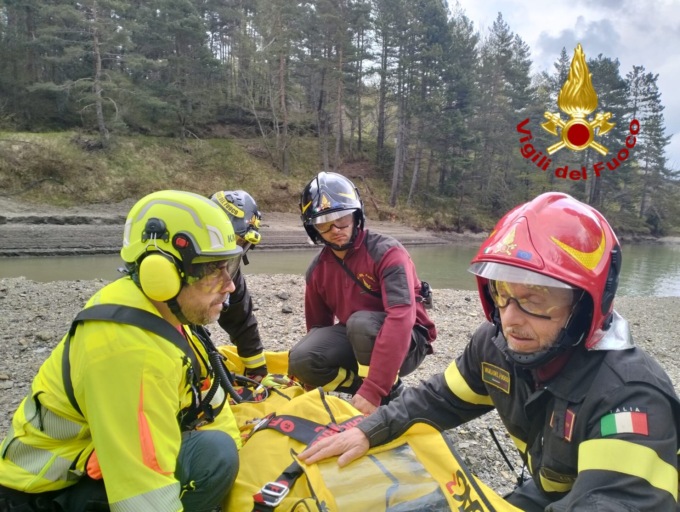 Scivola infortunandosi alla gamba destra, soccorso escursionista