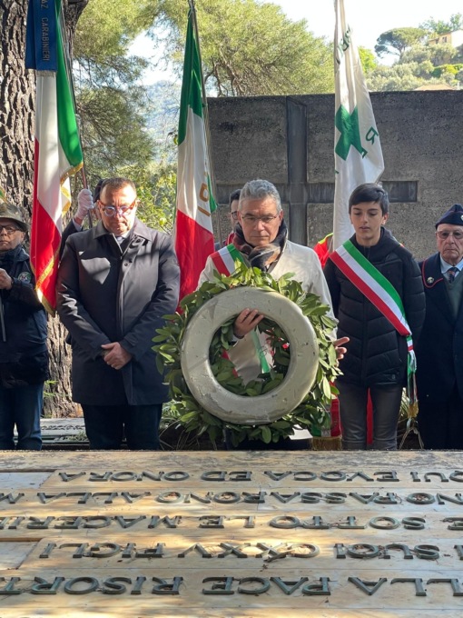 Festa della Liberazione a Recco, il sindaco Gandolfo depone le corone d’alloro