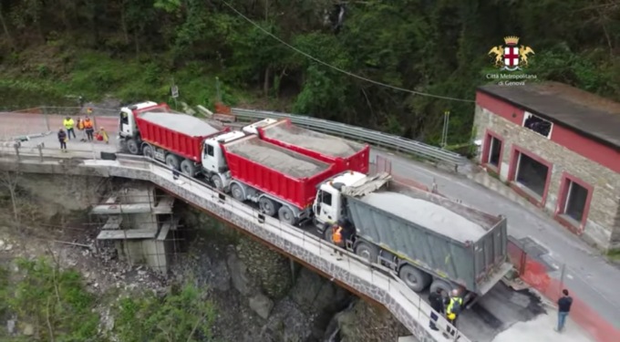 SP333, prove di carico sul nuovo ponte prima della riapertura