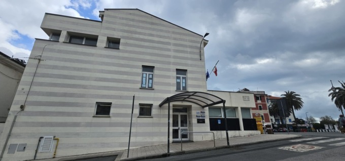 Formazione della classe prima a Riva, l’onorevole Ghio e il consigliere Muzio all’Ufficio Scolastico Regionale con un gruppo di genitori