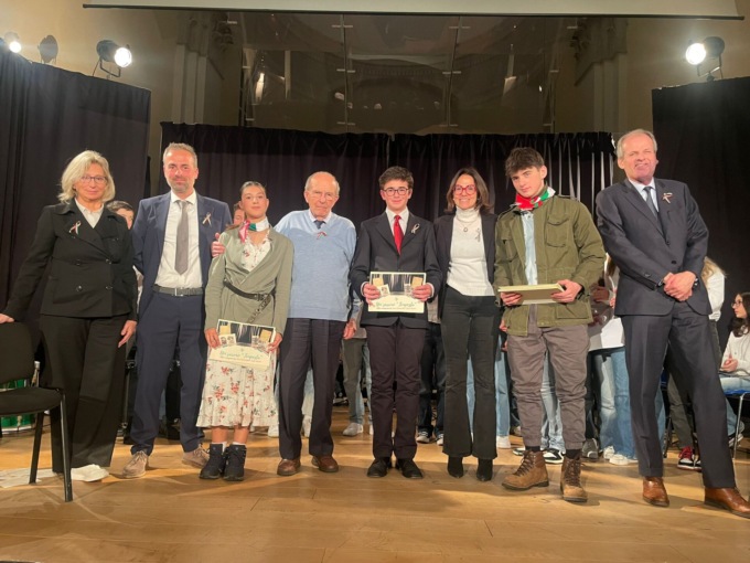 Successo per “Noi saremo Tempesta”, spettacolo delle scuole medie “Della Torre”
