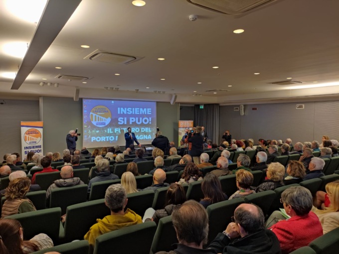 Incontro sul porto di Lavagna, sala gremita con Lapetina