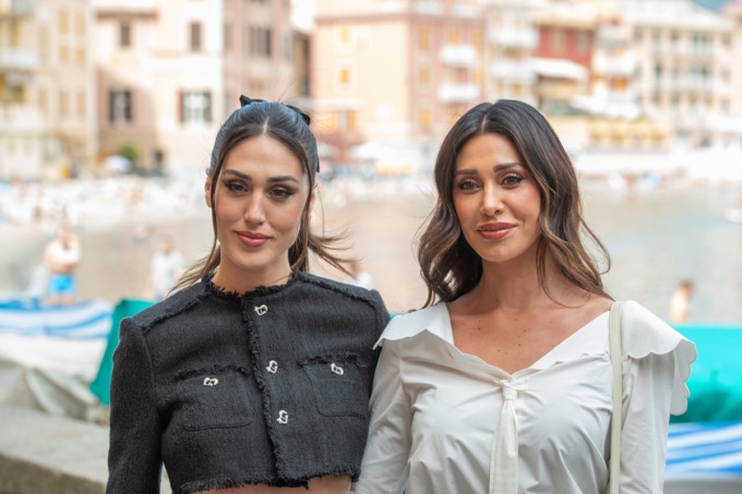 Riff di Sestri Levante, bagno di folla per Belen e Cecilia Rodriguez