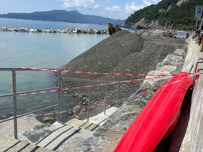 Preli senza protezione a mare, la protesta di Bertani