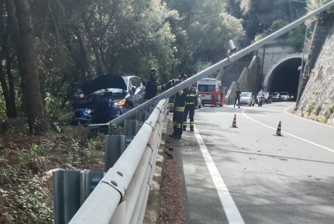 Incidente sulla via Aurelia, traffico bloccato alle Grazie