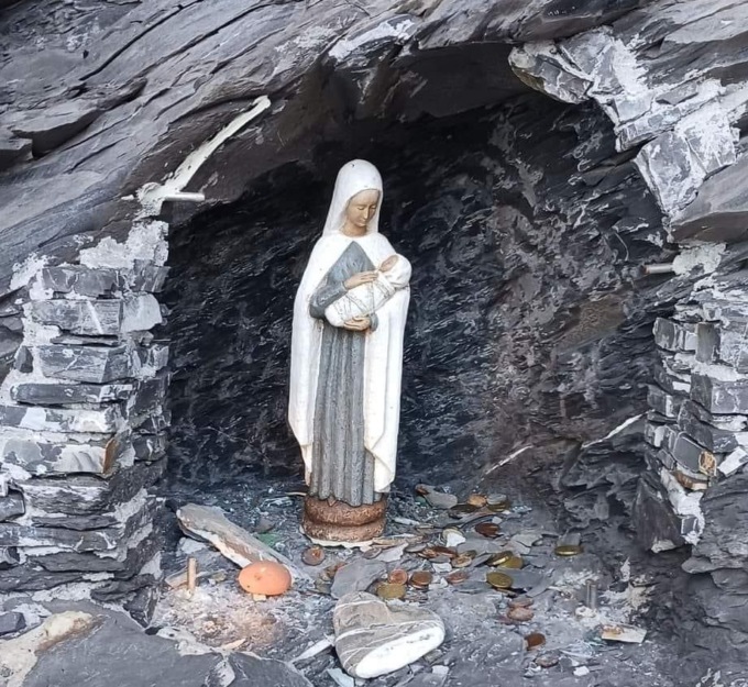 Vandalizzata la grotta della Madonna in passeggiata a Zoagli