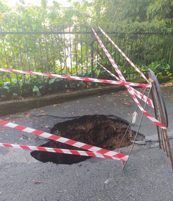 Chiavari, voragine in via Ri Case Sparse