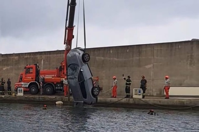 Morta la donna caduta in acqua nel porto di Lavagna