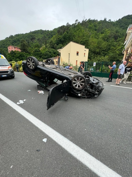 Auto cappottata, incidente sulla sp 586