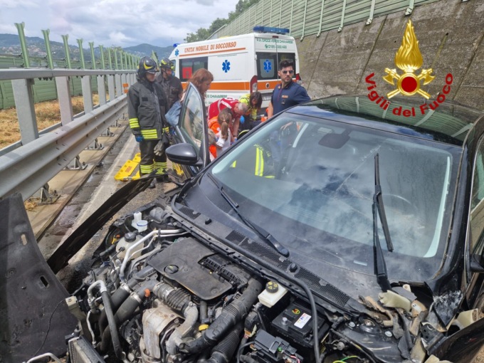 Incidente sulla A12, traffico bloccato verso Genova
