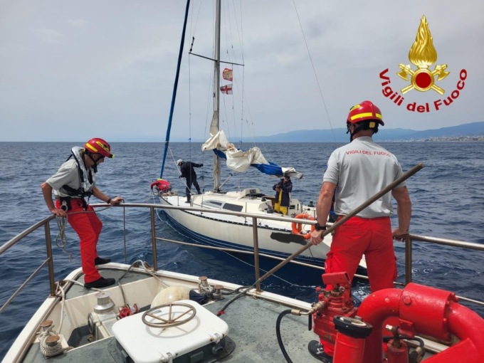 Recco, vento improvviso blocca imbarcazione