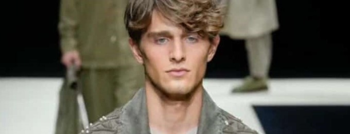 Il modello monegliese Enea Figini protagonista sulla passerella di Armani