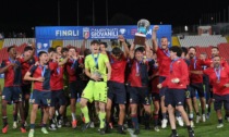Genoa Under 18 campione d'Italia, il fontanino Arata alza la coppa da capitano