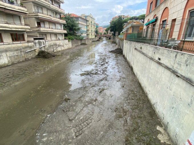 Chiavari, in corso la pulizia del torrente Rupinaro