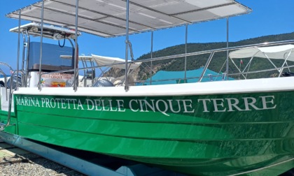 Moneglia, varata la prima barca elettrica per le Cinque Terre