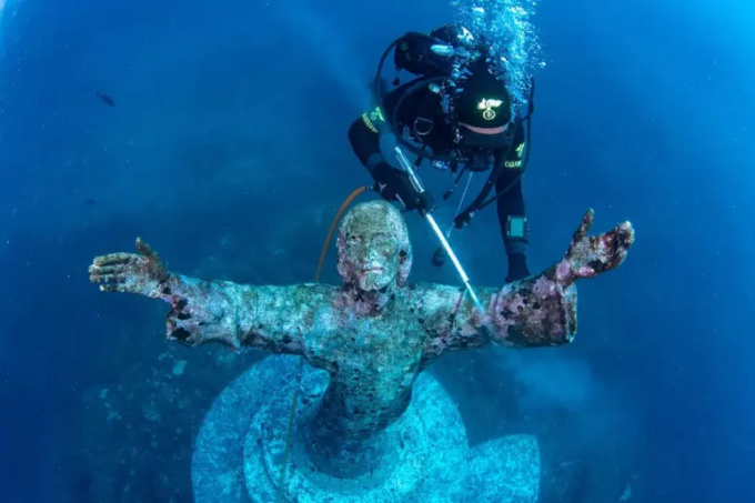 Ripulito il Cristo degli Abissi nel 70° anniversario della posa