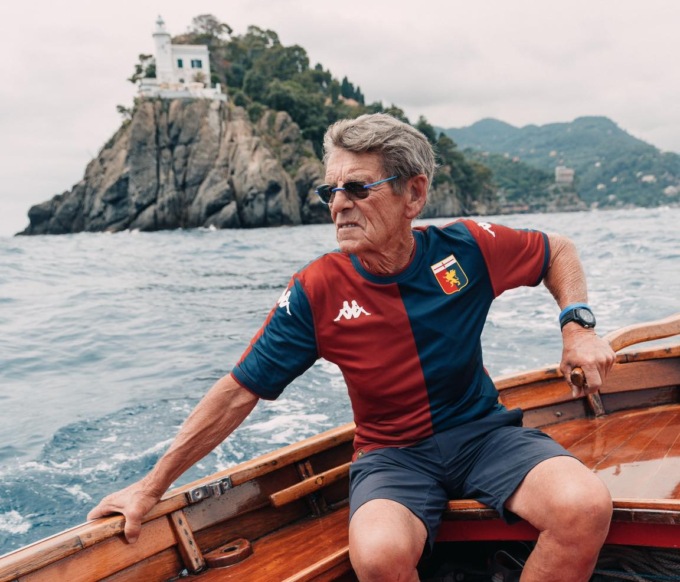La nuova maglia del Genoa con sfondo Portofino