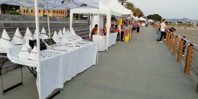 Mercatino lungomare annullato a Chiavari, intervengono gli espositori