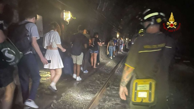Una domenica di caos sui treni, evacuati 48 passeggeri