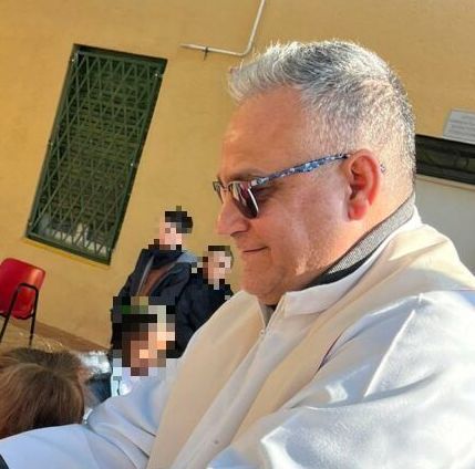 Indagato per violenza sessuale, Padre Andrea Melis arrestato