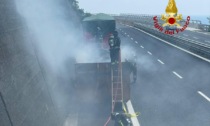 A12, a fuoco un camion prima del casello di Lavagna