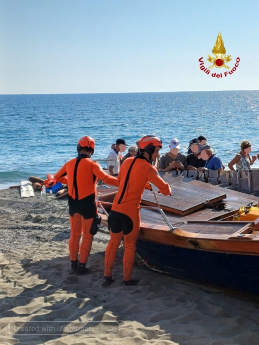 Riva Trigoso, gozzo a vela arenato: intervenuti i Vigili del fuoco