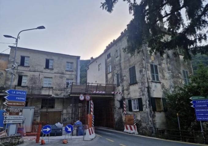 Borgonovo Ligure, in ultimazione i lavori sulla strettoia del portico
