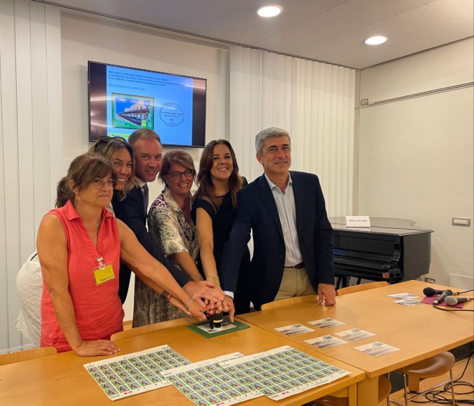 Sestri, presentato il francobollo dedicato ai cento anni della stazione ferroviaria