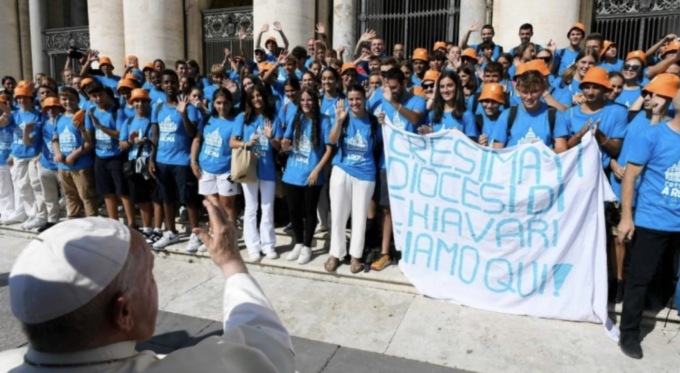 «Vi fanno dormire questi ragazzi?»: la domanda di Papa Francesco alla diocesi di Chiavari