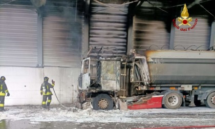 Camion in fiamme a Genova Ovest, le immagini del tunnel danneggiato