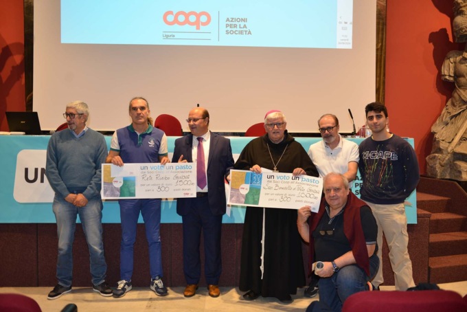 Coop Liguria consegna 71.500 euro alle associazioni