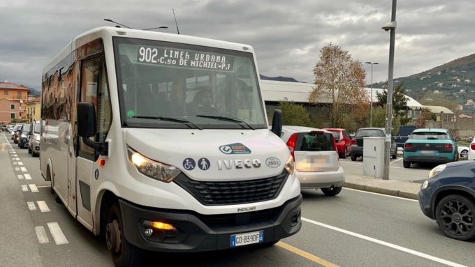 Linea gratuita 902, attive tre nuove fermate in via Santa Chiara e via Piacenza