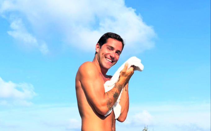 Relax in spiaggia a Santa per Tommaso Zorzi