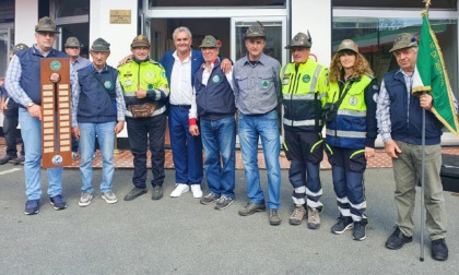 Cicagna, passaggio della Stecca degli Alpini al gruppo A.N.A. di Casarza Ligure